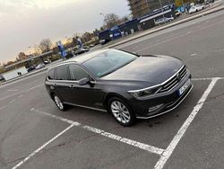 Grau Gebraucht 2023 VW Passat Kombi | 29.900 € (Fairer Preis)