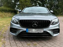 Grau Gebraucht 2016 Mercedes E220 AMG line Limousine | 22.500 €