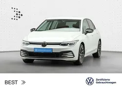 Pure white Gebraucht 2022 VW Golf VIII Active Limousine | 21.449 € (Guter Preis)