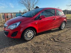 Rot Gebraucht 2014 Opel Corsa Coupé | 2.650 € (Guter Preis)