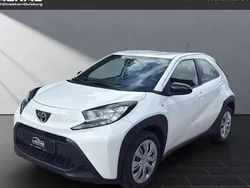 Weiß Gebraucht 2024 Toyota Aygo Business Edition Kleinwagen | 16.990 € (Fairer Preis)