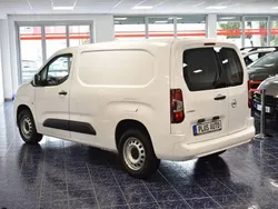 Weiß Gebraucht 2021 Opel Combo Edition Van / Kleinbus | 11.370 € (Guter Preis)
