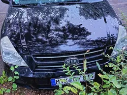 Schwarz Gebraucht 2011 Kia Carnival 2 Van / Kleinbus | 1.800 €