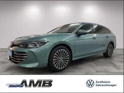 Maripositgrün metallic Gebraucht 2024 VW Passat Elegance Kombi | 38.440 € (Guter Preis)