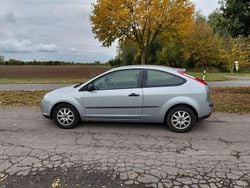 Grau Gebraucht 2005 Ford Focus Trend Limousine | 1.000 € (Guter Preis)