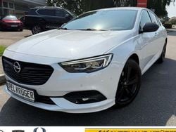 Weiß Gebraucht 2018 Opel Insignia Dynamic Limousine | 17.900 € (Fairer Preis)