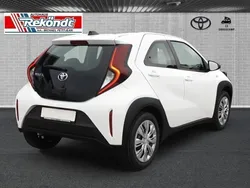 Weiß Gebraucht 2024 Toyota Aygo Business Edition Kleinwagen | 14.990 € (Guter Preis)