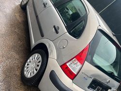 Grau Gebraucht 2006 Citroën C3 Kleinwagen | 700 €