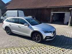 Brilliantsilber metallic Gebraucht 2021 Skoda Octavia Scout Scout 4x4 Kombi | 26.800 € (Guter Preis)