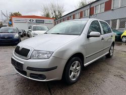 Silber Gebraucht 2004 Skoda Fabia Limousine | 2.500 € (Teuer)
