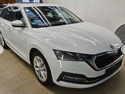 Weiß Gebraucht 2022 Skoda Octavia Style Kombi | 18.990 € (Guter Preis)