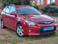 Rot Gebraucht 2011 Hyundai i30 Classic Kombi | 1.600 € (Superpreis)