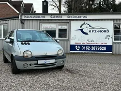 Silber Gebraucht 2002 Renault Twingo Kleinwagen | 990 €