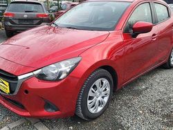 Rot Gebraucht 2015 Mazda 2 Center-Line Limousine | 6.950 € (Etwas zu teuer)