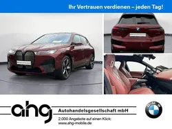 Rot Gebraucht 2022 BMW iX Sport Line SUV | 53.930 € (Teuer)