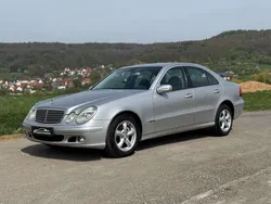 Brillantsilber Gebraucht 2005 Mercedes E200 Limousine | 2.900 € (Teuer)