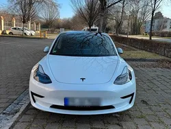 Weiß Gebraucht 2023 Tesla Model 3 Standard Range Limousine | 30.000 € (Fairer Preis)