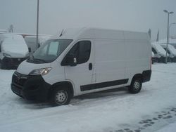 Weiß Gebraucht 2023 Opel Movano Edition Van / Kleinbus | 21.896 € (Fairer Preis)