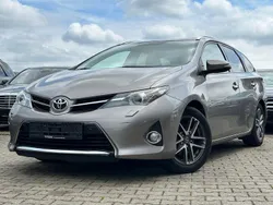 Grau Gebraucht 2015 Toyota Auris Comfort Kombi | 6.450 € (Guter Preis)