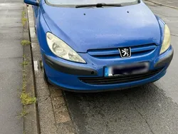 Blau Gebraucht 2002 Peugeot 307 Limousine | 750 €