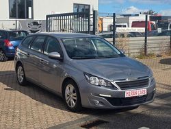 Grau Gebraucht 2015 Peugeot 308 Access Limousine | 3.250 €