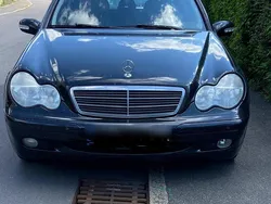 Schwarz Gebraucht 2003 Mercedes 200 Kombi | 990 €