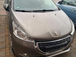 Grau Gebraucht 2012 Peugeot 208 Kleinwagen | 4.800 €