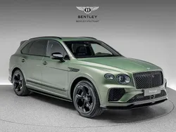 Alpine green satin Gebraucht 2025 Bentley Bentayga SUV | 334.850 €