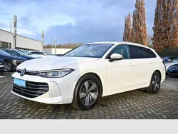 Oryxweiß perlmutteffekt Gebraucht 2024 VW Passat Elegance Kombi | 41.750 € (Fairer Preis)