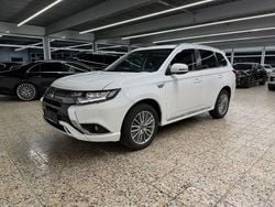 Weiß Gebraucht 2021 Mitsubishi Outlander P-HEV Basis SUV | 18.975 € (Guter Preis)