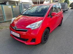 Rot Gebraucht 2013 Toyota Verso-S Cool Van / Kleinbus | 5.700 € (Fairer Preis)