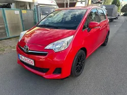 Rot Gebraucht 2013 Toyota Verso-S Cool Van / Kleinbus | 5.990 € (Fairer Preis)