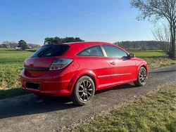 Rot Gebraucht 2006 Opel Astra GTC Coupé | 2.000 €