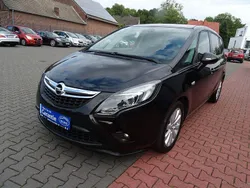 Schwarz Gebraucht 2015 Opel Zafira Tourer Edition Van / Kleinbus | 9.980 € (Fairer Preis)