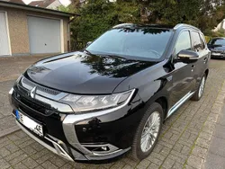 Schwarz Gebraucht 2018 Mitsubishi Outlander P-HEV Top SUV | 19.299 € (Fairer Preis)