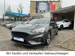 Grau Gebraucht 2019 Ford Focus ST-Line Limousine | 14.499 € (Guter Preis)