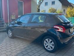 Blau Gebraucht 2015 Peugeot 208 Kleinwagen | 5.200 € (Fairer Preis)