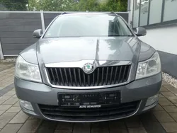 Platingrau metallic Gebraucht 2013 Skoda Octavia Best of Kombi | 4.400 € (Guter Preis)