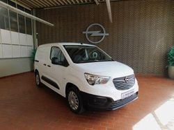 Weiss Gebraucht 2022 Opel Combo Edition Van / Kleinbus | 15.850 € (Etwas zu teuer)
