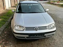 Silber Gebraucht 2002 VW Golf IV Kombi | 2.200 €