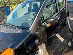 Schwarz Gebraucht 2005 Renault Modus Van / Kleinbus | 1.990 € (Teuer)