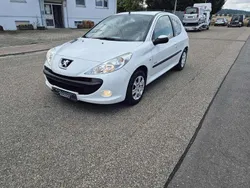 Lack weiss banquise/flach Gebraucht 2012 Peugeot 206 Urban Move Kleinwagen | 3.790 € (Etwas zu teuer)