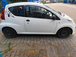 Weiß Gebraucht 2008 Peugeot 107 Kleinwagen | 1.000 € (Fairer Preis)