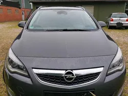 Grau Gebraucht 2011 Opel Astra Kombi | 3.000 € (Etwas zu teuer)