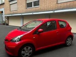 Rot Gebraucht 2006 Toyota Aygo Kleinwagen | 2.200 €