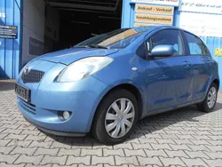 Blau Gebraucht 2008 Toyota Yaris Executive Limousine | 2.200 € (Etwas zu teuer)