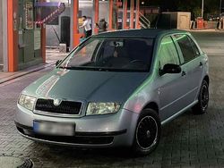 Silber Gebraucht 2003 Skoda Fabia Kleinwagen | 1.550 € (Etwas zu teuer)