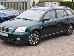 Grün Gebraucht 2003 Toyota Avensis Executive Kombi | 3.990 € (Etwas zu teuer)