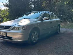 Silber Gebraucht 2000 Opel Astra Limousine | 1.990 € (Etwas zu teuer)