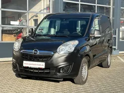 Schwarz Gebraucht 2016 Opel Combo Van / Kleinbus | 7.990 € (Teuer)